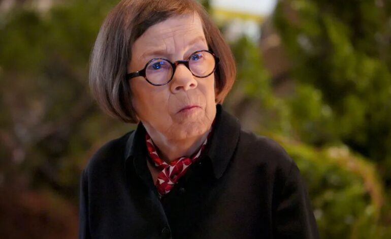 Karen Kline-Facts You Need To Know About Linda Hunt’s Wife